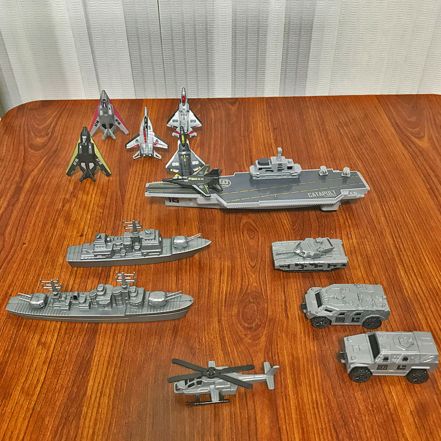Kids Toys Xmas - 装甲車両ユニットタンク、ヘリコプター、空母、バトルクルーザー、フリゲート、男の子へのクリスマスプレゼント